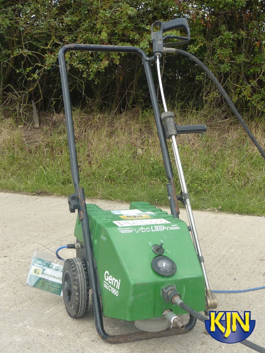 Cold Water Pressure Washer up to 1,250 psi / 86 bar